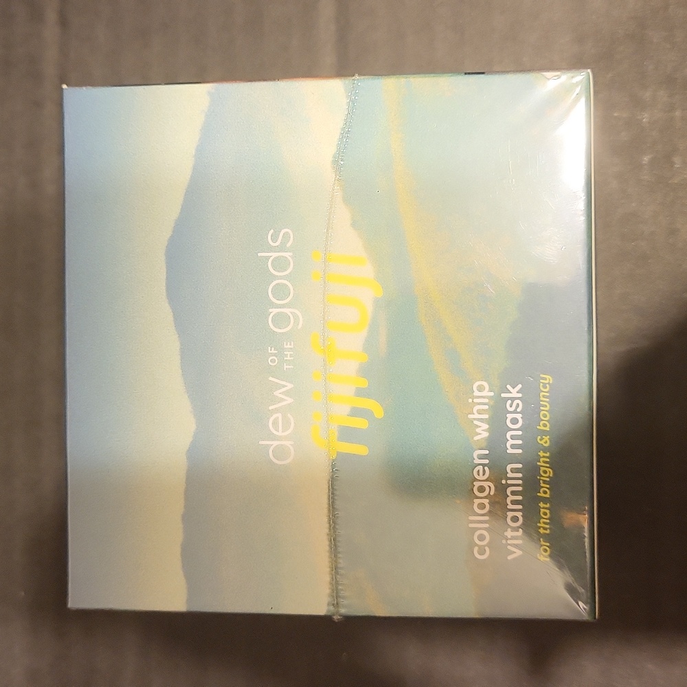 Dew of the God's collagen mask